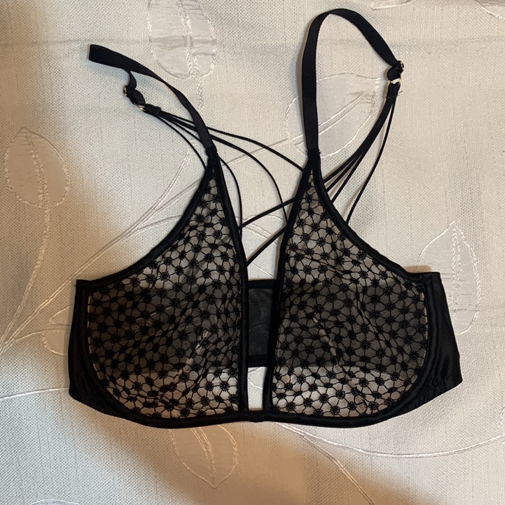 Sold! Victoria’s Secret bra